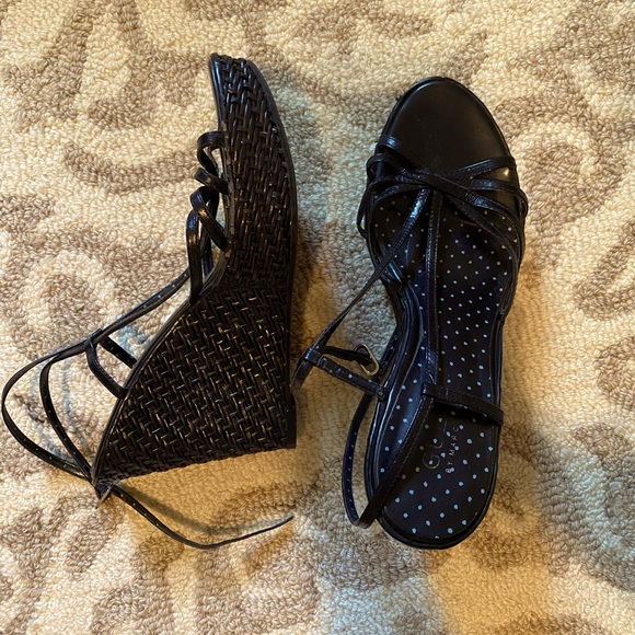 90’s Guess platform sandals 6 1/2 - Picture 3 of 3